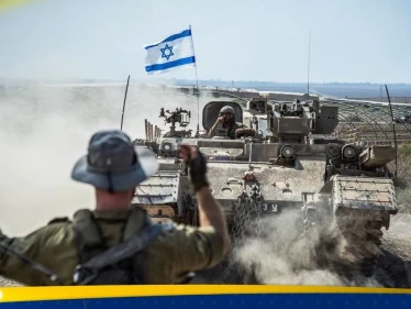 الجيش الإسرائيلي يخير 10 قادة من كتيبة تابعة لـ حماس بين أمرين.. وينشر صورهم مع تحذير أخير
