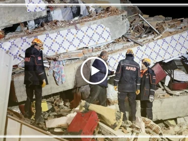 زلزال تركيا.. ارتفاع عدد القتلى إلى 21 والعشرات تحت الأنقاض (فيديو)