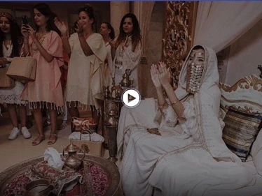 بالفيديو|| مجموعة فتيات تونسيات داخل مترو باص يحتفلن بــ"حمام العروسة" وسط دهشة الركاب