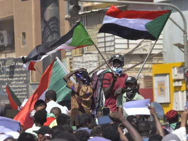 الخارجية السودانية تؤكد أن مصير حمدوك وأعضاء حكومته "غير معلوم".. والبرهان يصدر بياناً هاماً