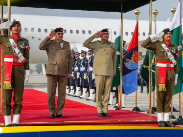 حفتر ونائبه في زيارة رسمية إلى باكستان.. وهذه الملفات المطروحة بينهم - وكالة ستيب نيوز