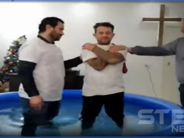 بالفيديو|| مع نهاية 2020.. اعتناق شاب مسلم من إدلب المسيحية يثير ضجة على التواصل الاجتماعي