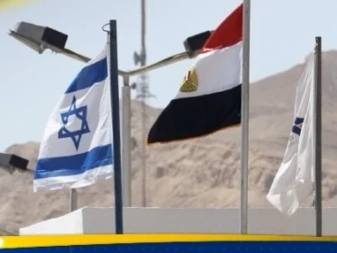 بعد تحذير وجهته القاهرة لـ تل أبيب.. إعلامي إسرائيلي يخيّر المصريين بين أمرين