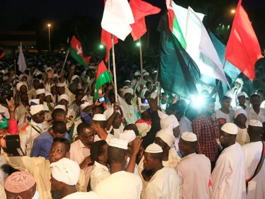 قيادة الجيش السوداني توقف الإذاعة والتلفزيون وتنوه لبيان هام سيصدر قريباً