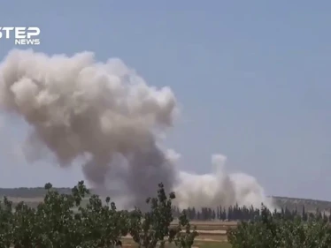 اللحظات الأولى للقصف الجوي الروسي على الأراضي الزراعية قرب مدينة خان شيخون جنوب إدلب