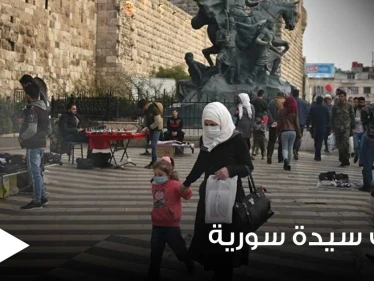 سائق تكسي ينهال على سيدة سورية بالضرب وسط شوارع دمشق.. والأخيرة تروي التفاصيل