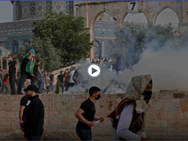 بالفيديو || مواجهات في باحات المسجد الأقصى بعد تنفيذ القوات الإسرائيلية لاقتحام جديد