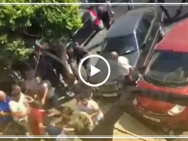 مشاهد إجرامية.. عناصر "حركة أمل" يعتدون على المتظاهرين جنوب لبنان (فيديو)