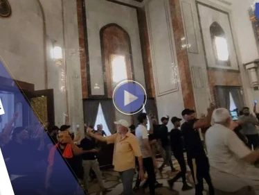 بالفيديو|| فوضى في بغداد.. محتجون في غرفة نوم الرئيس وتحركات داخل السفارة الأمريكية