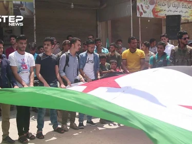 أهالي مدينة مارع يخرجون في مظاهرة حاشدة ضمن جمعة الوفاء للساروت