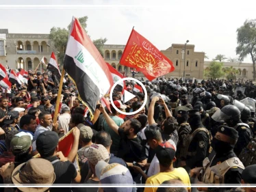 قتلى وجرحى وحالات اختناق في مظاهرات حاشدة وسط العاصمة بغداد! (فيديو)