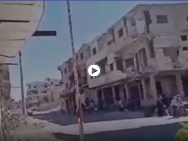 بالفيديو|| فرقة ماهر الأسد تغدر بأهالي درعا وتتصيدهم قبل وصولهم إلى "الباصات الخضراء" بالرصاص الحي