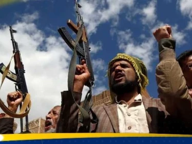 ميليشيا الحوثي تكشف الطريقة الوحيدة التي ستوقفها عن استهداف سفن الشحن بالصواريخ