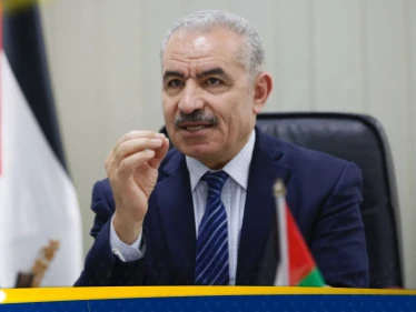 شاهد|| رئيس الحكومة الفلسطينية محمد اشتية يقدّم استقالته لعباس