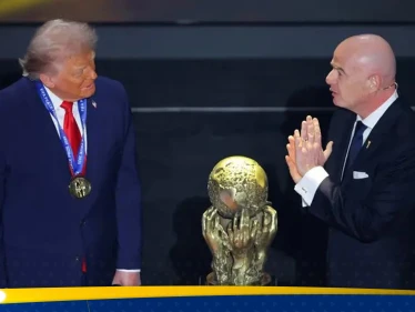 ترامب يفوز بجائزة فيفا للسلام خلال حفل قرعة كأس العالم 2026 في واشنطن - وكالة ستيب نيوز