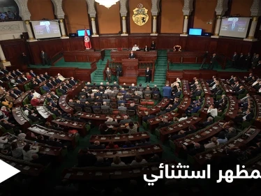 بخوذة وسترة واقية... تحضر النائبة "المثيرة للجدل" عبير الموسي جلسة البرلمان التونسي
