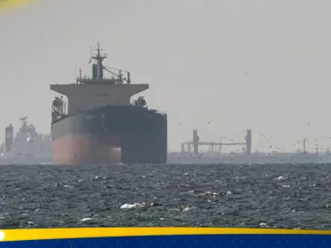 إيران تدرس السماح بمرور محدود لناقلات النفط عبر مضيق هرمز مقابل شرط واحد 