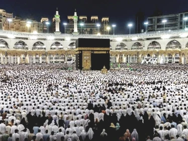 بالفيديو|| لأول مرة منذ عامين صلاة الفجر بالحرم المكي فجر اليوم "تراصاً".. وشروط دخول الحرمين