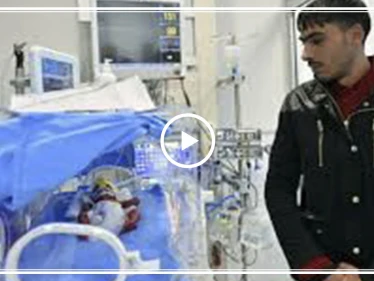بالفيديو|| أم سورية تنجب أربع توائم بمرسين.. والأب يسميهم بأسماء عائلة أردوغان!