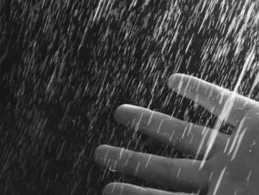 كيف يتوقف تفسير حلم المطر في المنام لابن سيرين عليك أنت؟