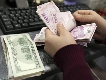 الليرة التركية تسجل مزيداً من التراجع أمام الدولار الأمريكي