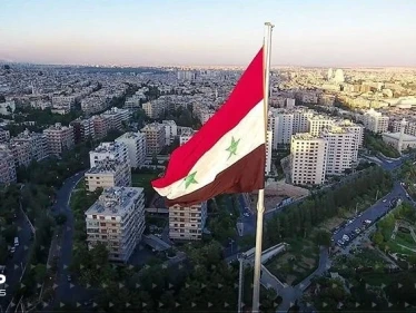 بعد يومٍ كامل من القصف الإسرائيلي على غربي حماة.. النظام السوري يعلق ويوجه رسالة تحذير