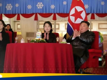 شاهد|| للمرة الأولى.. ابنة كيم جونغ أون تزور ضريح مؤسس سلالة كيم الحاكمة - وكالة ستيب نيوز