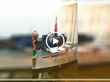 بالفيديو || سفير ليبيا في النيجر يعلن انشقاقه عن حكومة السراج وتأييده لخليفة حفتر