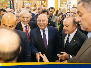 خلال معرض فوود أفريكا.. وزير مصري يمازح رجل سوري ويعرض عليه الجنسية - وكالة ستيب نيوز