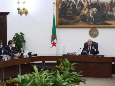 الحكومة الجزائرية الجديدة تبصر النور أخيراً... ديبلوماسي مخضرم ينتزع رئاسة الوزراء ويحتفظ بحقيبة المالية