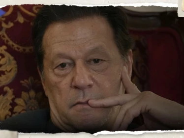 "زنزانة صغيرة وقذرة".. محام يكشف وضع عمران خان في السجن