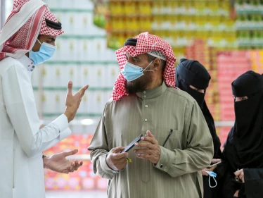لا يستثنى المطعمون.. السعودية تصدر قرارات عاجلة تتعلق بالسلالة الجديدة وأستراليا تدخل قائمة مكتشفي الإصابات