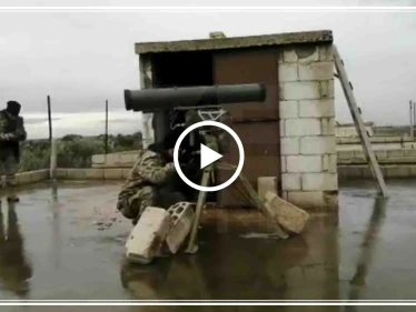 بالفيديو|| مقاتل يوثّق لحظة قصف المعارضة بصاروخ كورنيت من جبهة معرة النعمان