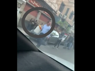 بالفيديو|| مطاردة جماعية لمواطن سرق ربطة خبز بدمشق.. وإيدي كوهين يسخر من "سوريا الأسد" لغرابة المشهد
