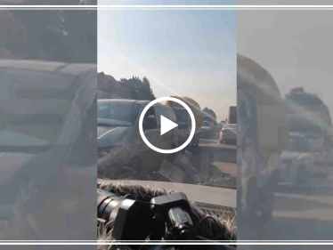 بالصور والفيديو|| آلاف النازحين المدنيين من ريف إدلب باتجاه المناطق الحدودية هرباً من الحرب