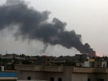 بالفيديو|| قتلى وجرحى في انفجار استهدف موقعاً أمنياً بمدينة سبها الليبية - وكالة ستيب نيوز