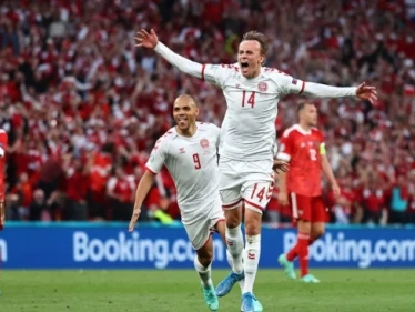 أول المتأهلين إلى الدور ربع النهائي من بطولة يورو 2020 والمباراة تشهد رقماً قياسياً