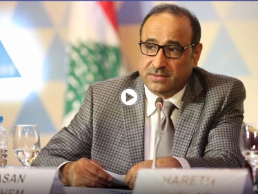 بالفيديو|| "تأخذ فياغرا".. وزير عراقي يسخر من مواطن لديه 9 أولاد يشكو الحاجة ليصبح حديث الشارع ويثير الغضب في البلاد