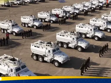 الجيش المصري يستعرض قواته المتوجهة إلى الصومال (فيديو) - وكالة ستيب نيوز