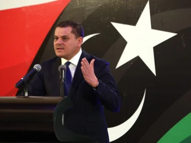 بعد سحب البرلمان الليبي الثقة من حكومته.. الدبيبة يدعو كافة الشعب إلى الخروج للتظاهر