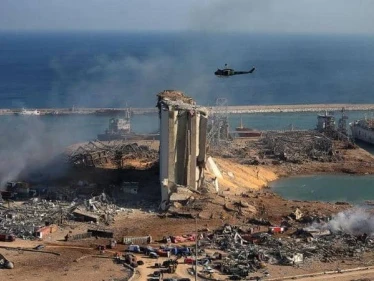 قاضي انفجار مرفأ بيروت يكشف عن فرضيتين سببتا الانفجار ثم ينفي وأهالي الضحايا يحتجّون