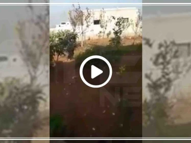 بالغصّة والدّموع.. سوري يودّع أرضه ومنزله جنوب شرقي إدلب (فيديو)