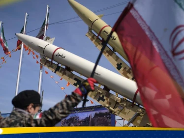 إيران تراجع إخفاقاتها العسكرية علناً بعد الحرب مع إسرائيل وتستعد لجولة جديدة - وكالة ستيب نيوز