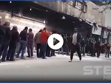 عدسة "ستيب" ترصد طوابير الأهالي بحلب لشراء الخبز.. ولا اكتراث بإجراءات الوقاية من كورونا