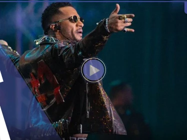 بالفيديو|| حفل أسطوري للفنان محمد رمضان في بغداد والجمهور يرميه بالساعات والهدايا الثمينة ورد فعله