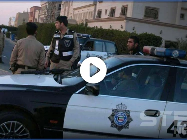 السلطات في الكويت تلقي القبض على امرأة عربية في حالة سكر وإجهار بالافطار بنهار رمضان (فيديو)