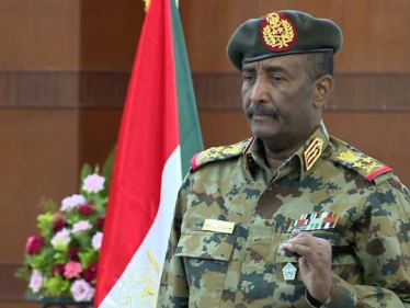 لتهدئة الوضع.. قائد الجيش السوداني يصدر أوامر جديدة