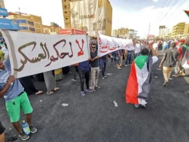 قطع الإنترنت وإغلاق جسور في السودان قبل ساعات من مظاهرات ضد السلطة
