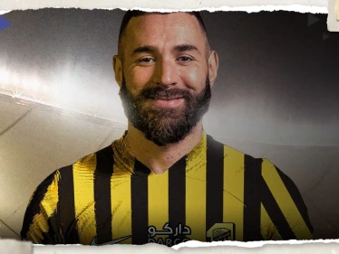 كريم بنزيما يوقع على عقد انضمامه للاتحاد السعودي حتى عام 2025