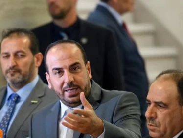 قسم بفعل 4 أمور.. رئيس الائتلاف السوري المعارض يوجّه رسالة لسوريين في مدينة اسطنبول التركية